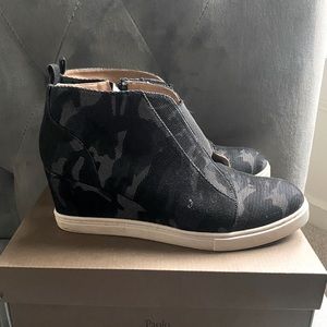 LINEA PAOLO - Felicia blue/gray/black camo wedge heeled sneaker bootie size 10